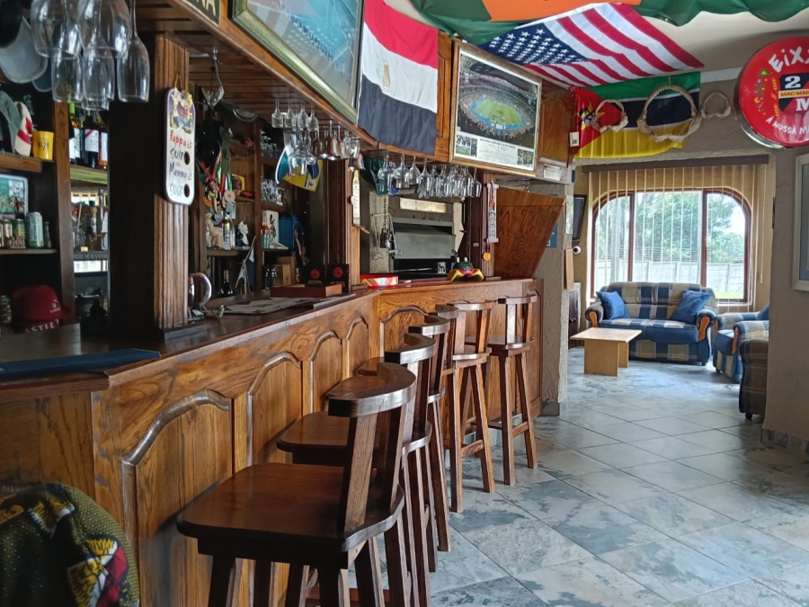 5 Bedroom Property for Sale in Loumar Western Cape